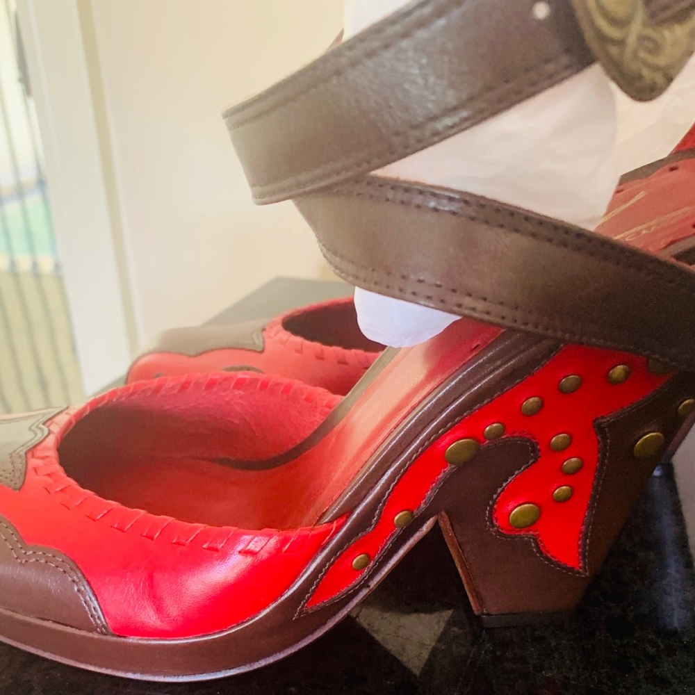 Designer shoes - Picture 3 of 5